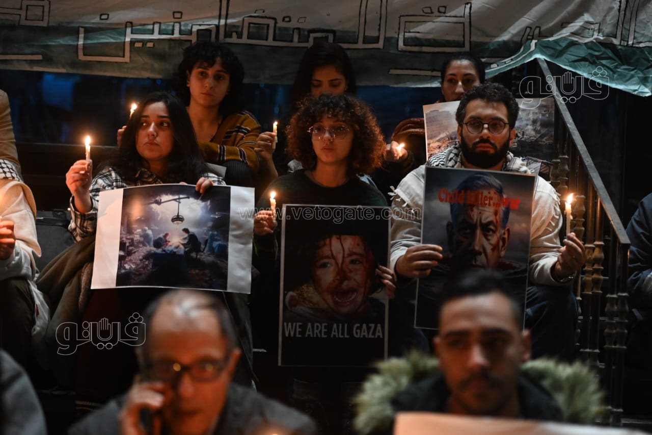 وقفة بالشموع للصحفيين في ليلة رأس السنة تضامنا مع شهداء فلسطين (9)