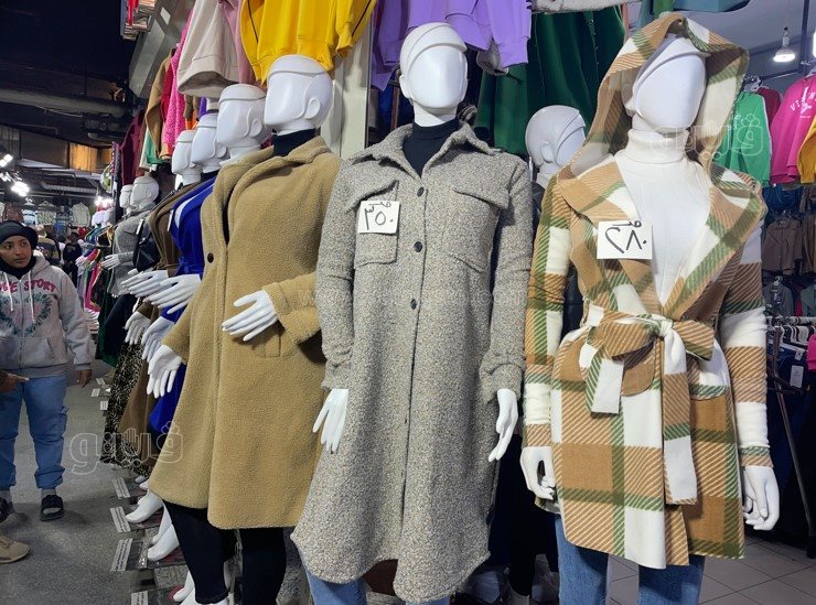 إقبال على شراء الملابس الشتوي مع احتفالات عيد الميلاد (6)