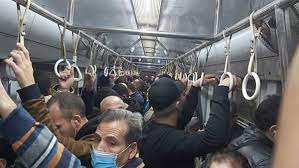 زحام في مترو الأنفاق بعد تأخر التقاطر على خط حلوان المرج