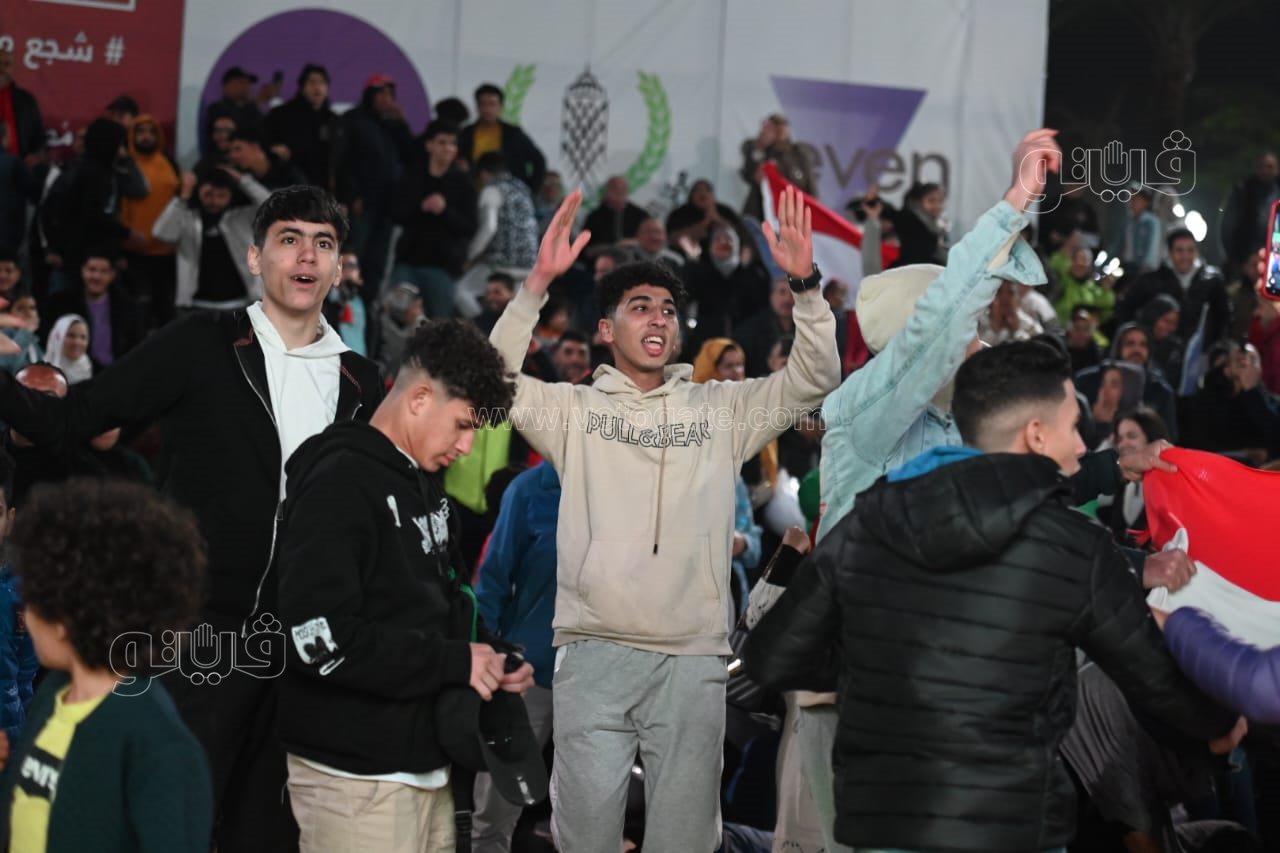 رد فعل مشجعي مصر على هدف الرأس الأخضر الثاني (1)