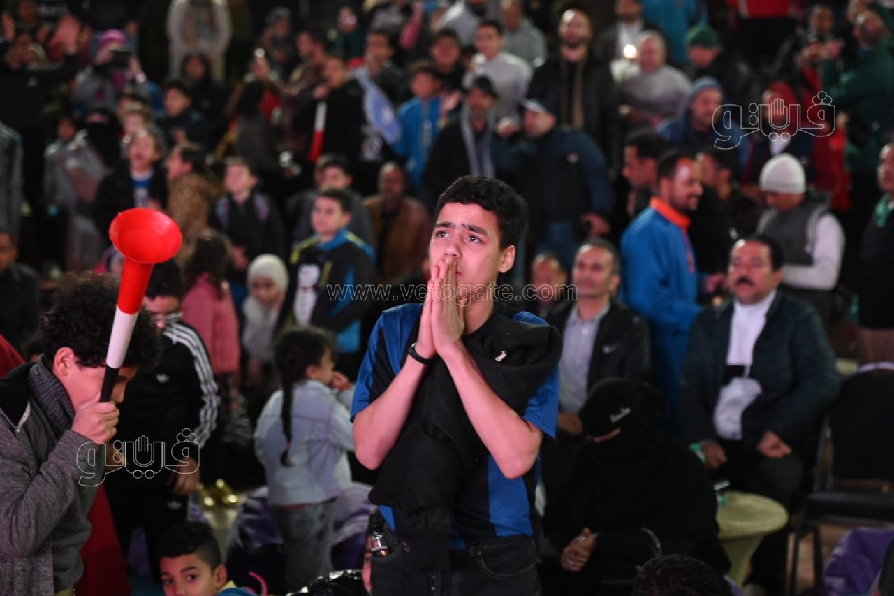 رد فعل مشجعي مصر على هدف الرأس الأخضر الثاني (2)