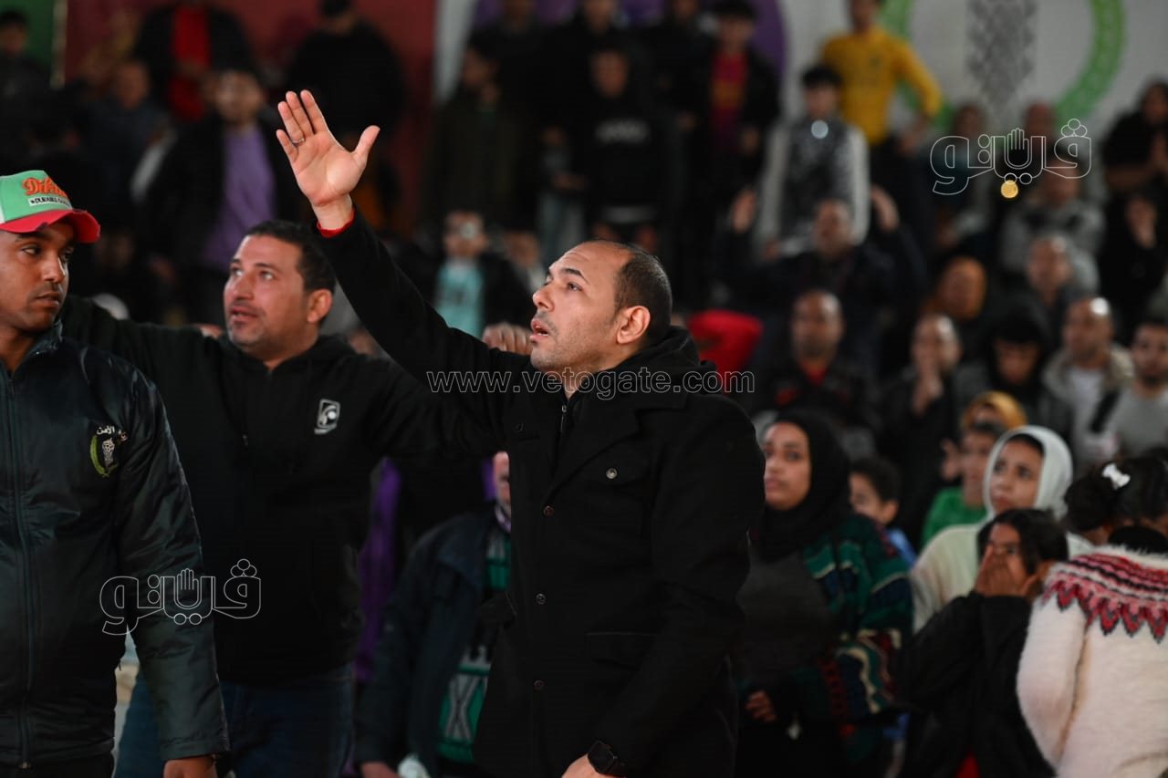 رد فعل مشجعي مصر على هدف الرأس الأخضر الثاني (3)