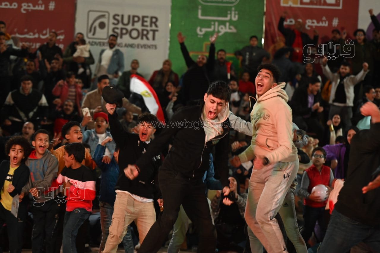 رد فعل مشجعي مصر على هدف الرأس الأخضر الثاني (5)