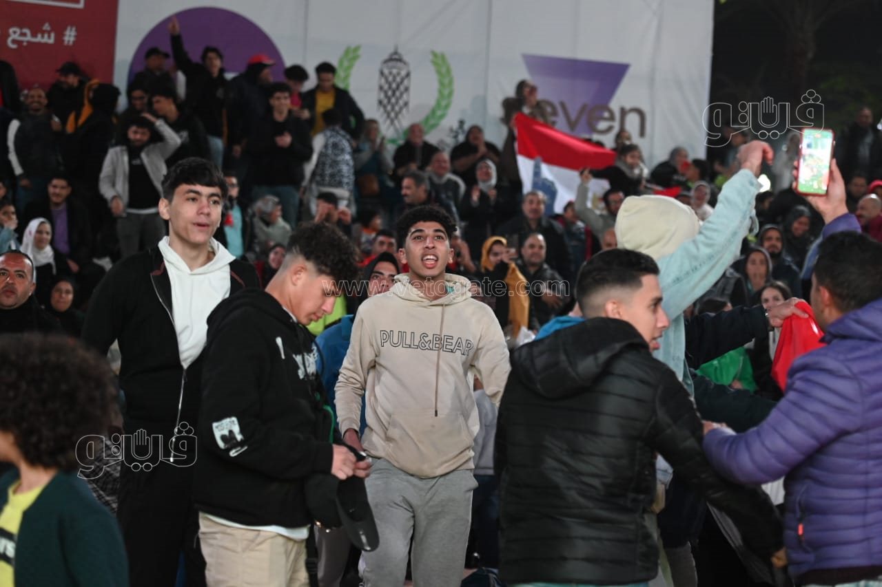 رد فعل مشجعي مصر على هدف الرأس الأخضر الثاني (9)