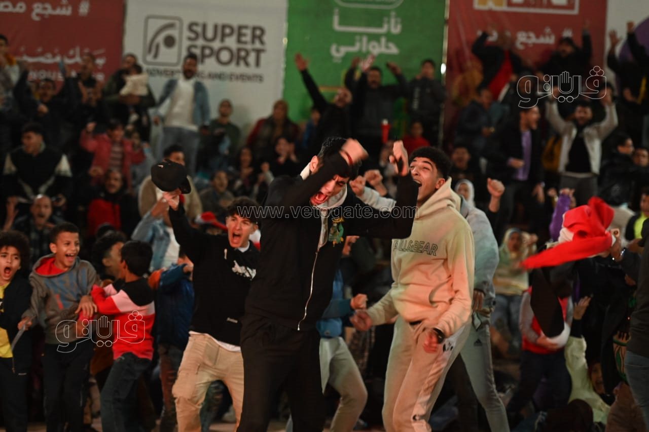 رد فعل مشجعي مصر على هدف الرأس الأخضر الثاني (10)