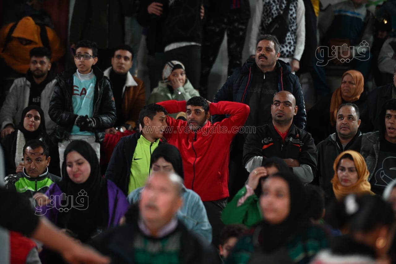 رد فعل مشجعي مصر على هدف الرأس الأخضر الثاني (11)