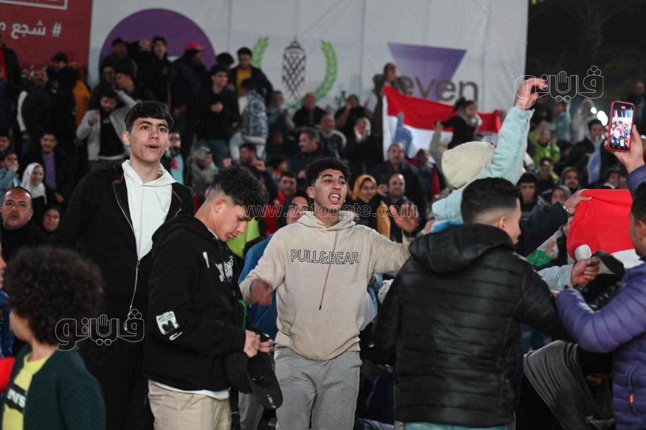 رد فعل مشجعي مصر على هدف الرأس الأخضر الثاني (12)