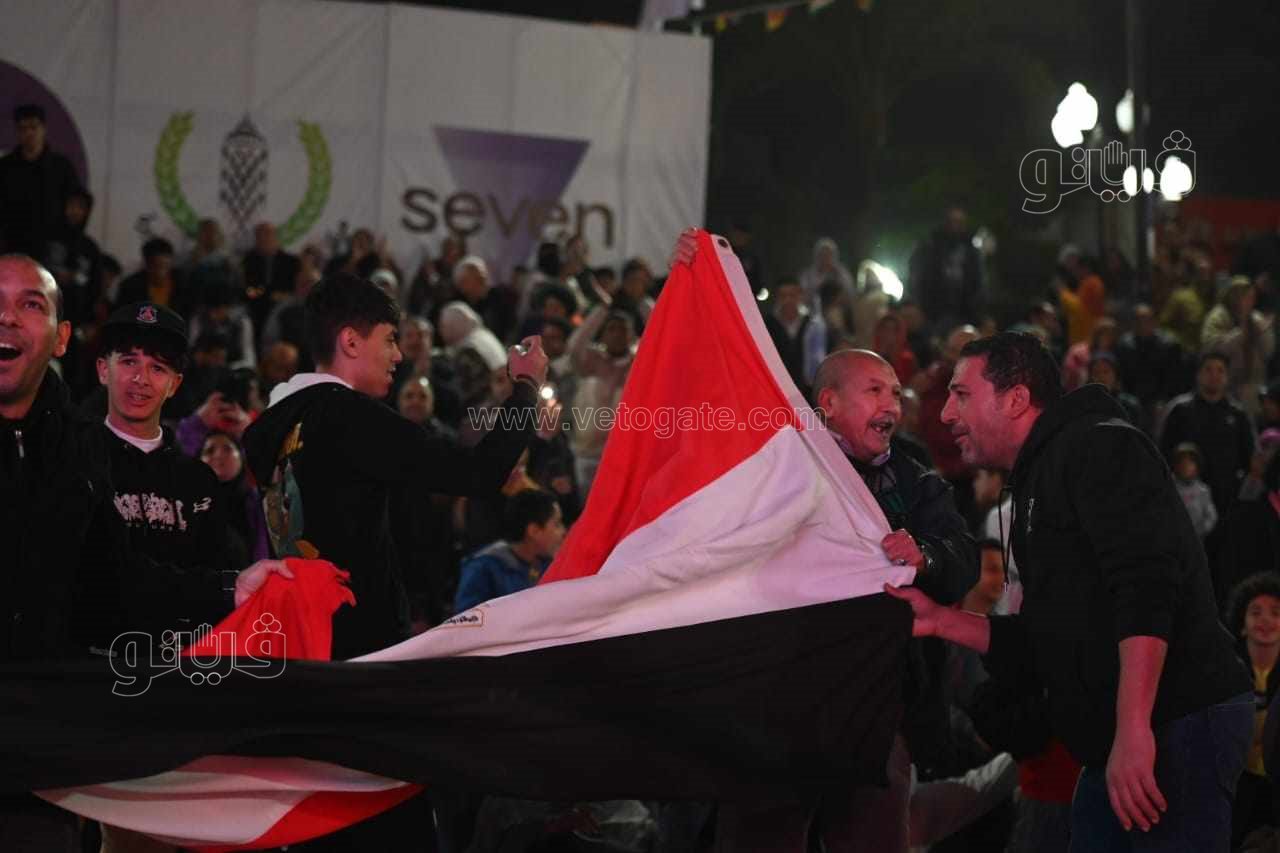 احتفالات راقصة للجماهير بعد الهدف الثاني في مرمى الرأس الأخضر (4)