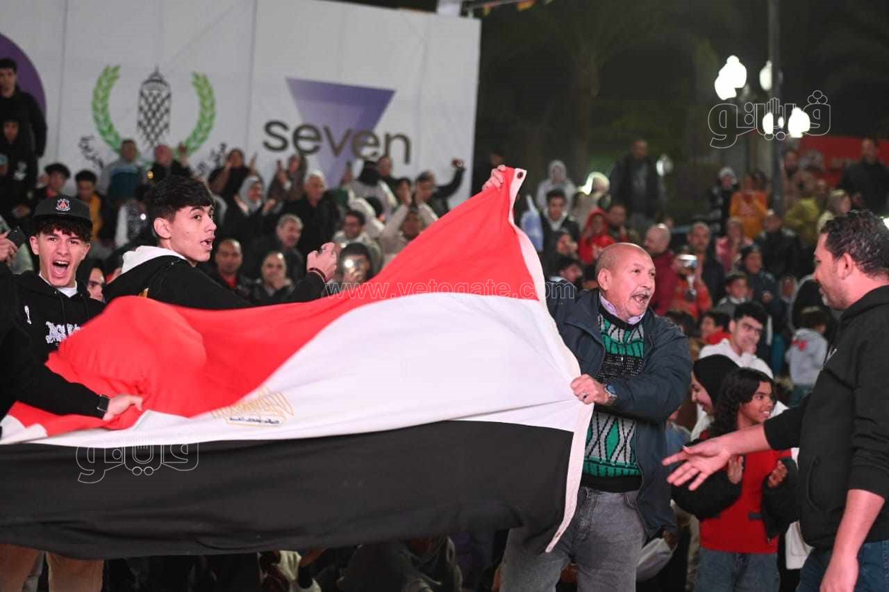 احتفالات راقصة للجماهير بعد الهدف الثاني في مرمى الرأس الأخضر (6)