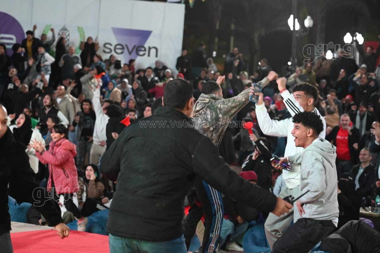 احتفالات راقصة للجماهير بعد الهدف الثاني في مرمى الرأس الأخضر (8)