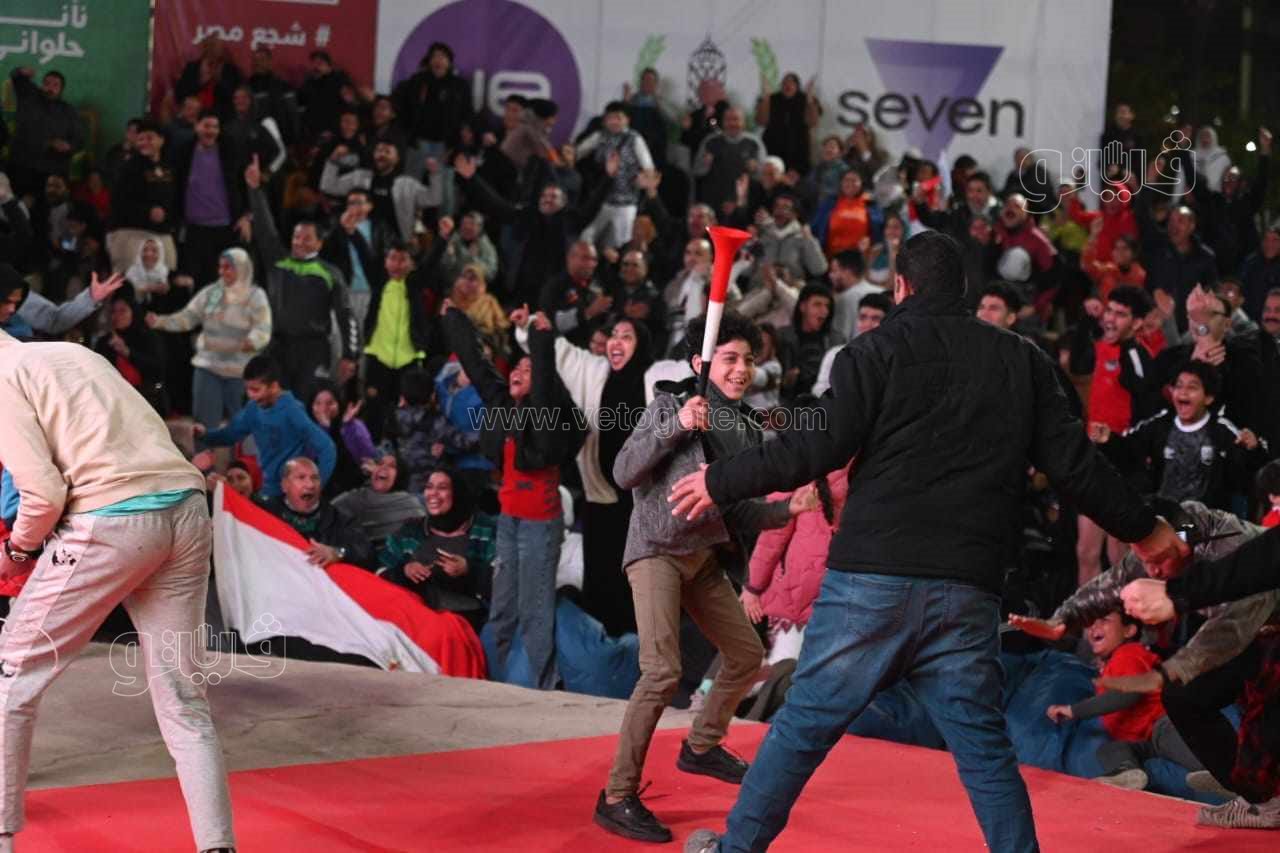 احتفالات راقصة للجماهير بعد الهدف الثاني في مرمى الرأس الأخضر (9)