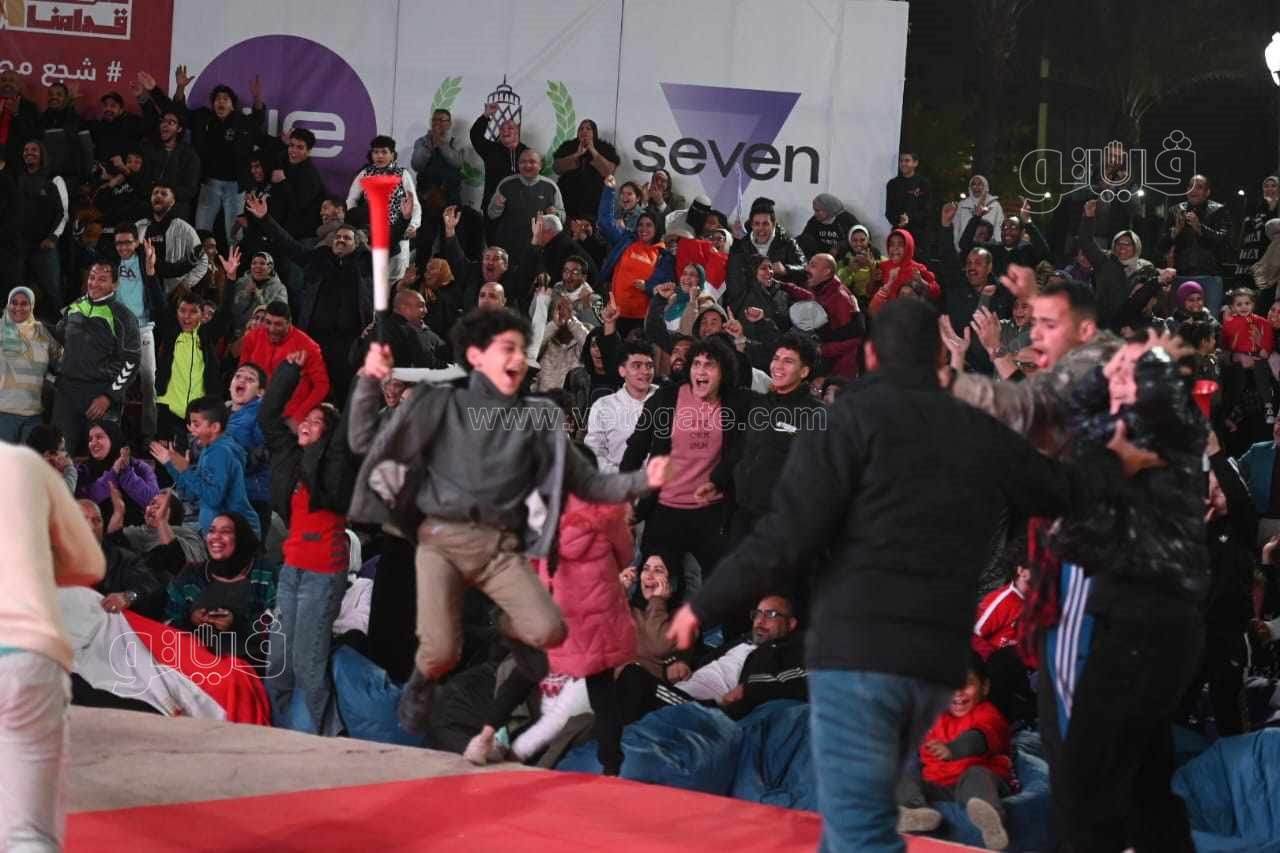 احتفالات راقصة للجماهير بعد الهدف الثاني في مرمى الرأس الأخضر (10)