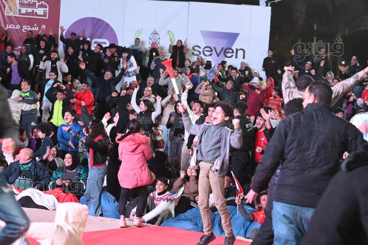 احتفالات راقصة للجماهير بعد الهدف الثاني في مرمى الرأس الأخضر (11)