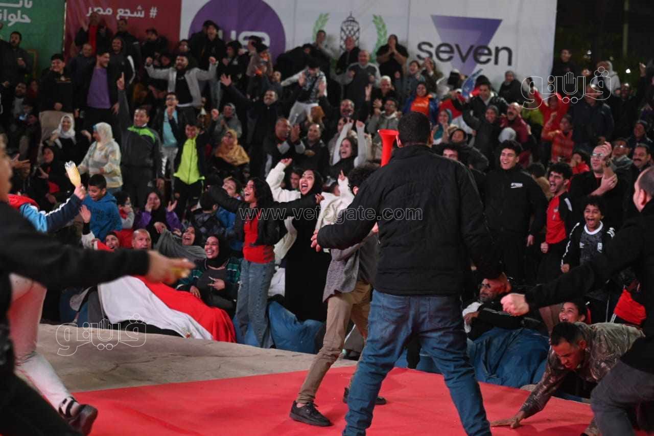 احتفالات راقصة للجماهير بعد الهدف الثاني في مرمى الرأس الأخضر (1)