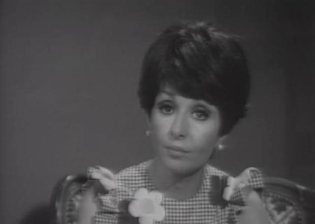 المذيعة ليلى رستم