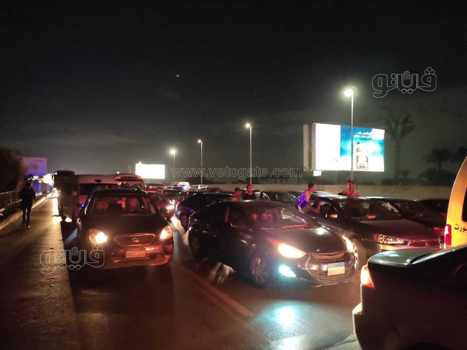 سقوط لافتة إعلانات على محور 26 يوليو (2)