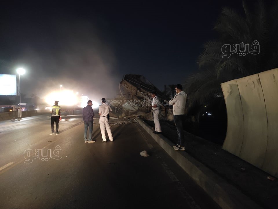 سقوط لافتة إعلانات على محور 26 يوليو (4)