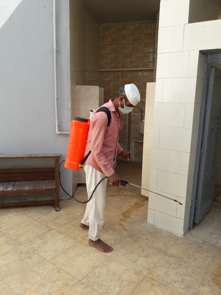 اعمال نظافة وتعقيم دورات مياه المساجد ببني سويف (2)