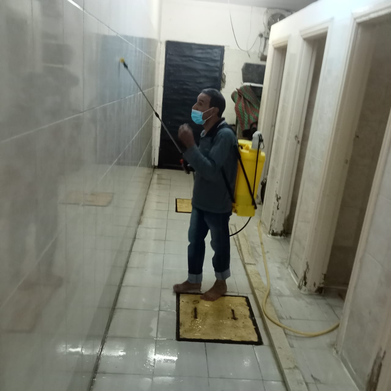 اعمال نظافة وتعقيم دورات مياه المساجد ببني سويف (3)