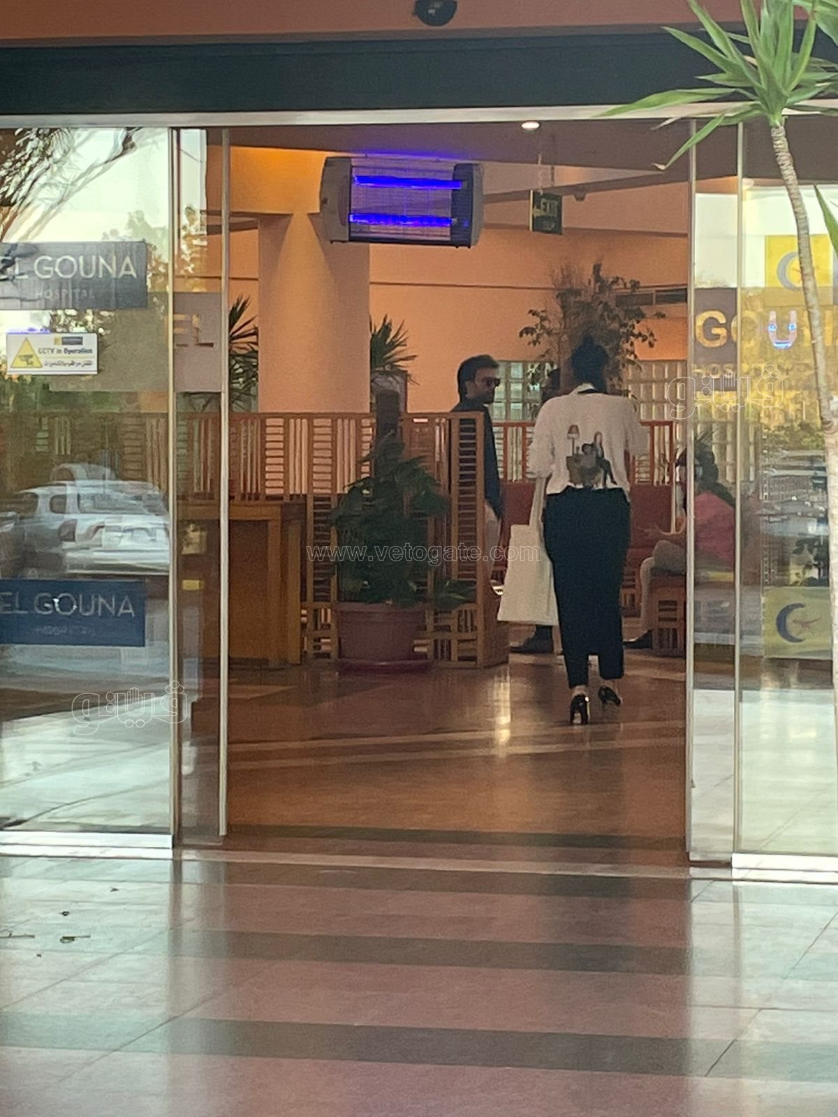 شريف رمزي وبسمة أول زوار بشرى في المستشفى (3)