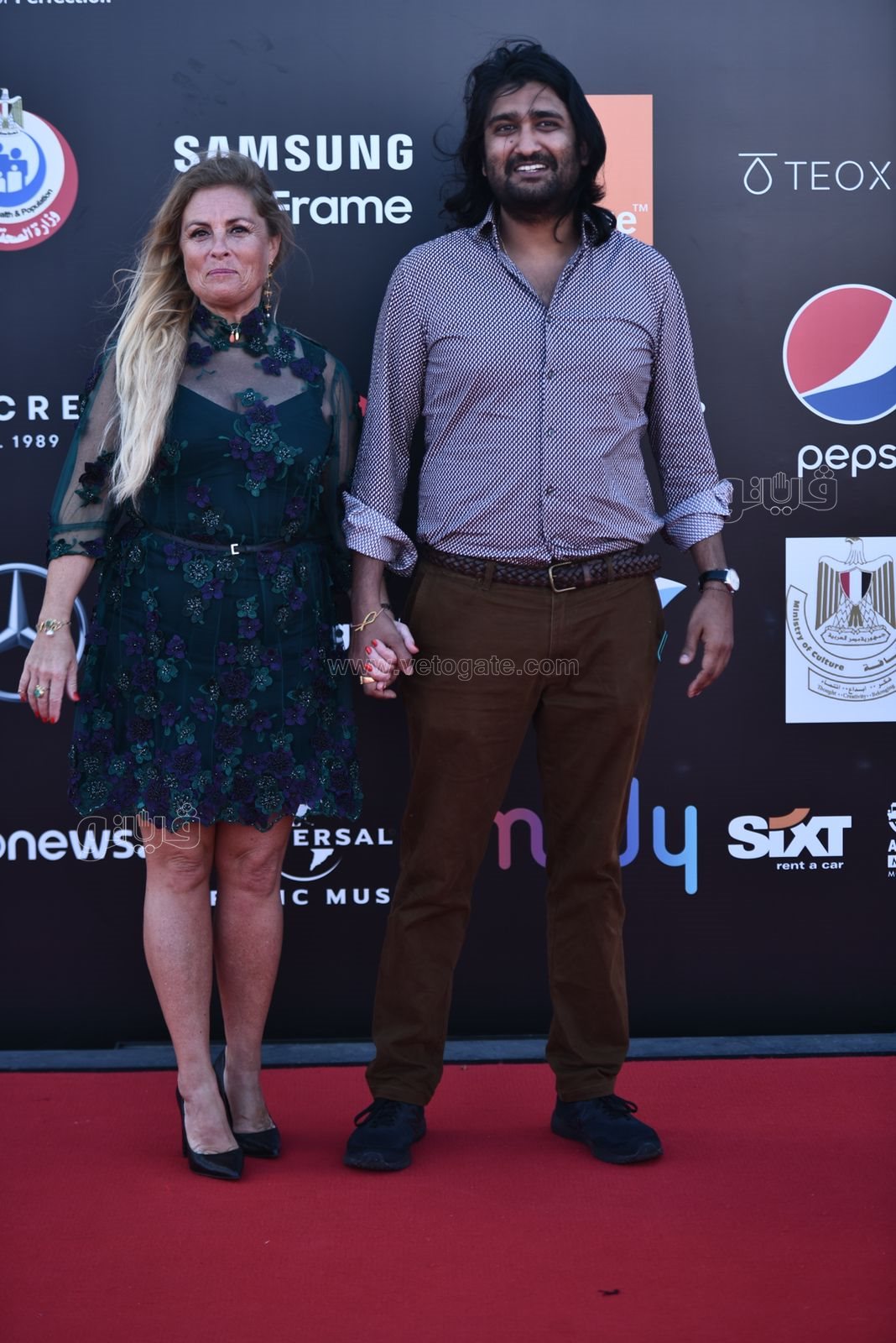 بدء توافد نجوم الفن علي ريد كاربت (8)