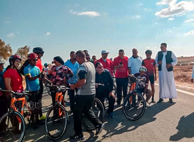 وزير الشباب والرياضة ومحافظ مطروح يشاركا بمارثون دراجات-11