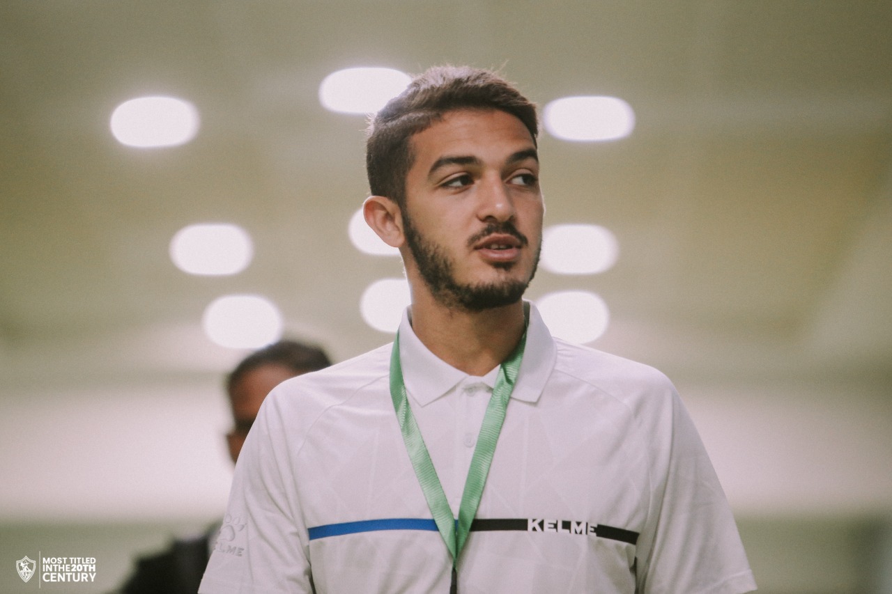 حافلة الزمالك تصل ملعب برج العرب (1)