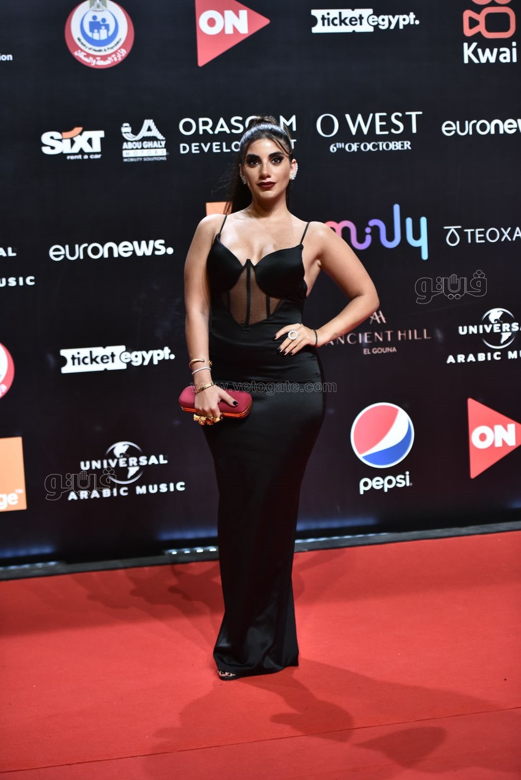 أزياء لافتة (8)