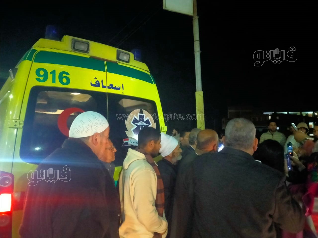 مشاجرة بين زوجة حلمي بكر وشقيقه أمام المستشفى (1)