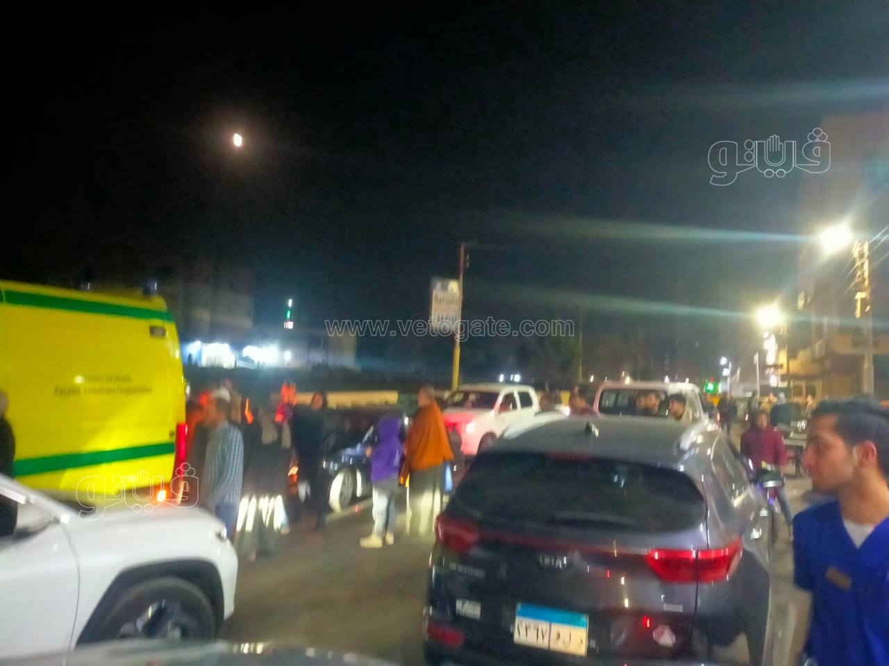 مشاجرة بين زوجة حلمي بكر وشقيقه أمام المستشفى (3)