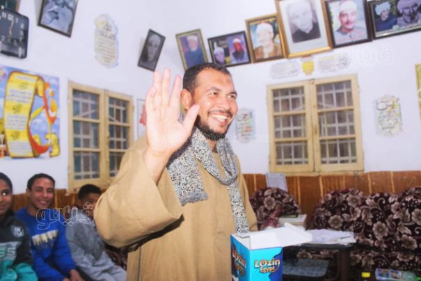 الشيخ عبد الصمد المنشاوي، صوته يصدح بمنازل قرية المنشية بقنا وحفيده ورث عنه عذوبة الصوت (7)