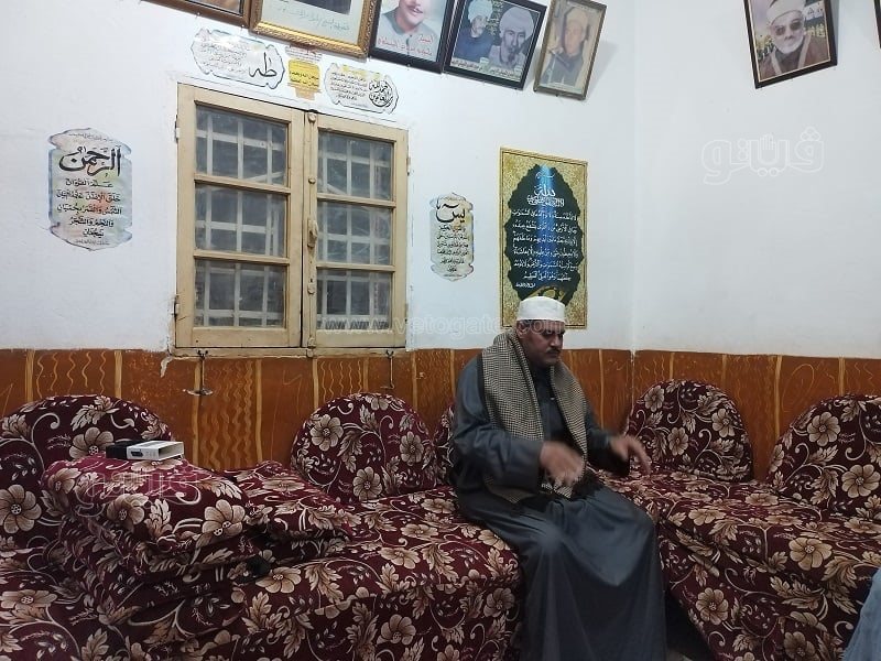 الشيخ عبد الصمد المنشاوي، صوته يصدح بمنازل قرية المنشية بقنا وحفيده ورث عنه عذوبة الصوت (1)