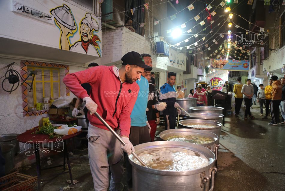 تجهيزات أطول مائدة إفطار جماعي في المطرية (3)