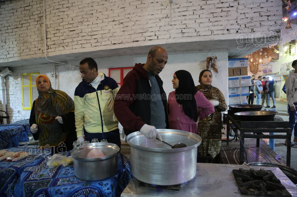 تجهيزات أطول مائدة إفطار جماعي في المطرية (8)