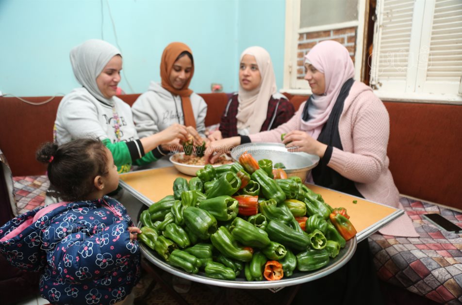 تجهيزات أطول مائدة إفطار جماعي في المطرية (26)