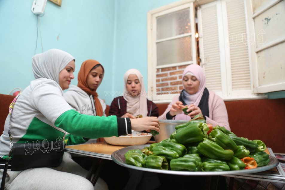 تجهيزات أطول مائدة إفطار جماعي في المطرية (32)