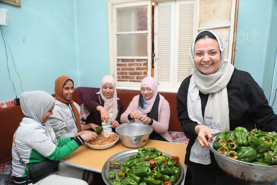 تجهيزات أطول مائدة إفطار جماعي في المطرية (33)