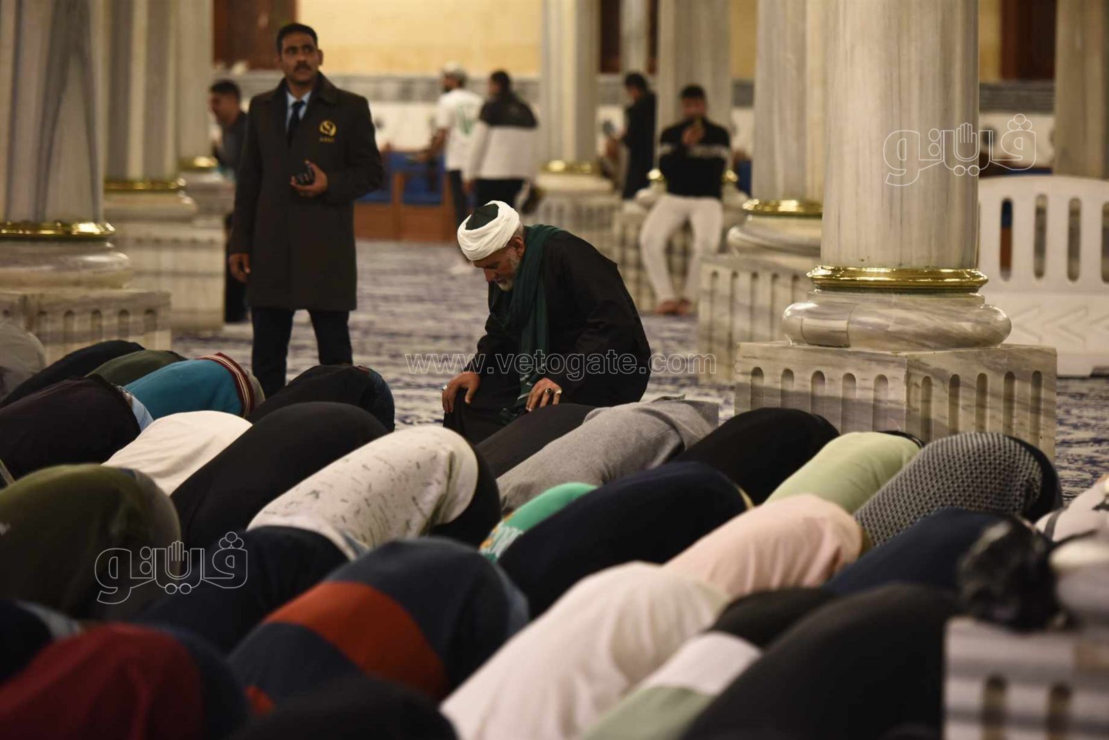  أجواء روحانية خاصة في صلاة التهجد بمسجد سيدنا الحسين (8)