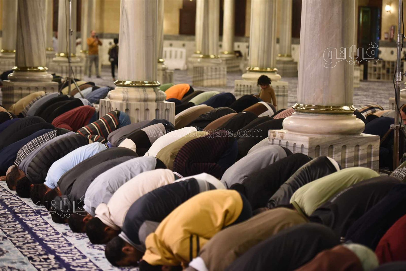  أجواء روحانية خاصة في صلاة التهجد بمسجد سيدنا الحسين (9)