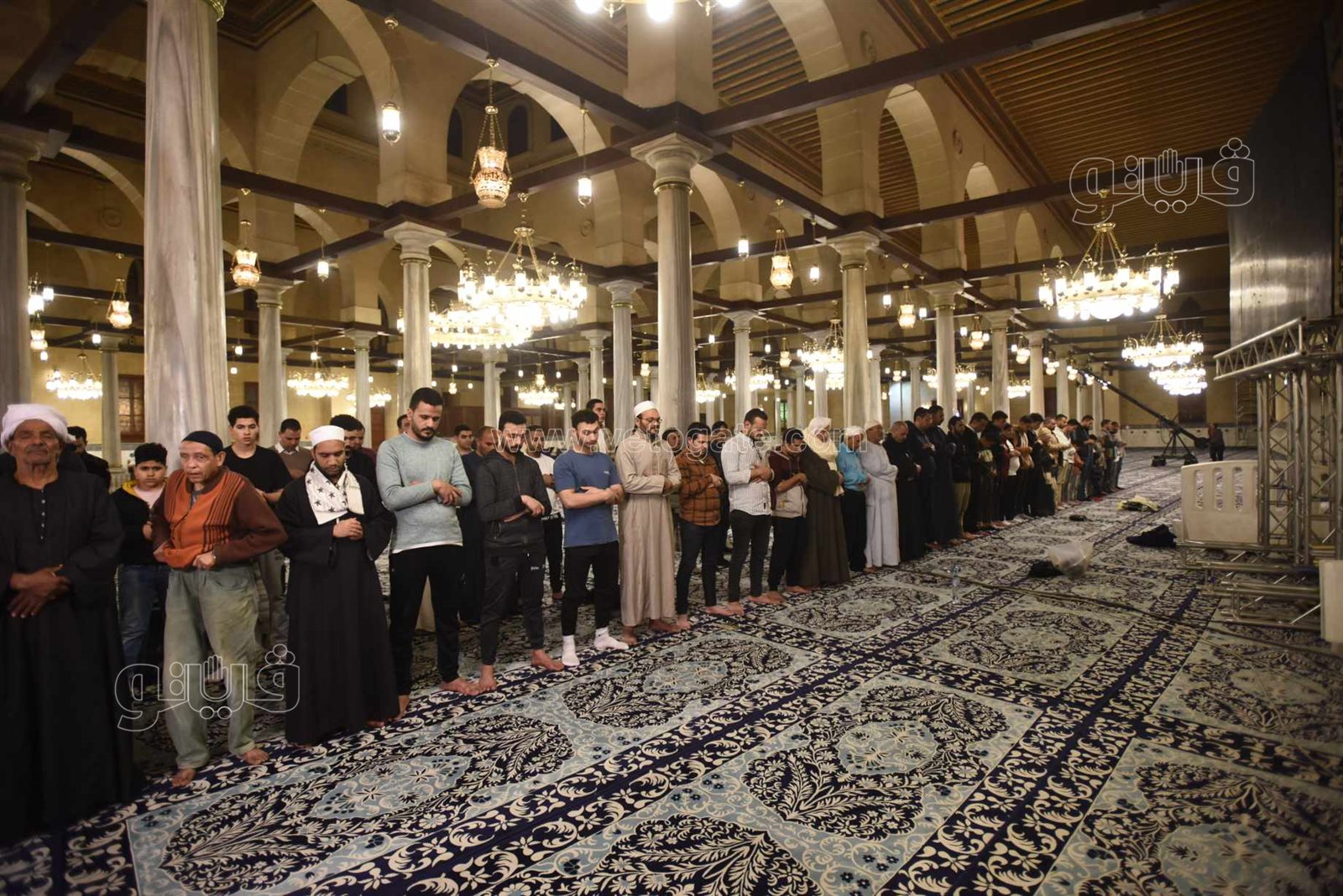  أجواء روحانية خاصة في صلاة التهجد بمسجد سيدنا الحسين (16)