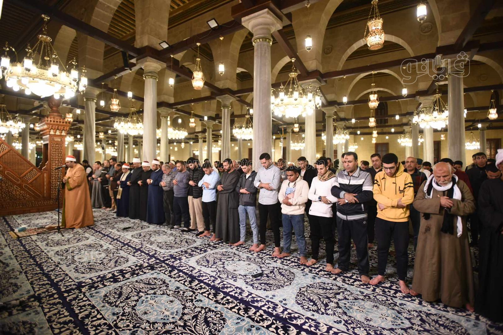  أجواء روحانية خاصة في صلاة التهجد بمسجد سيدنا الحسين (18)