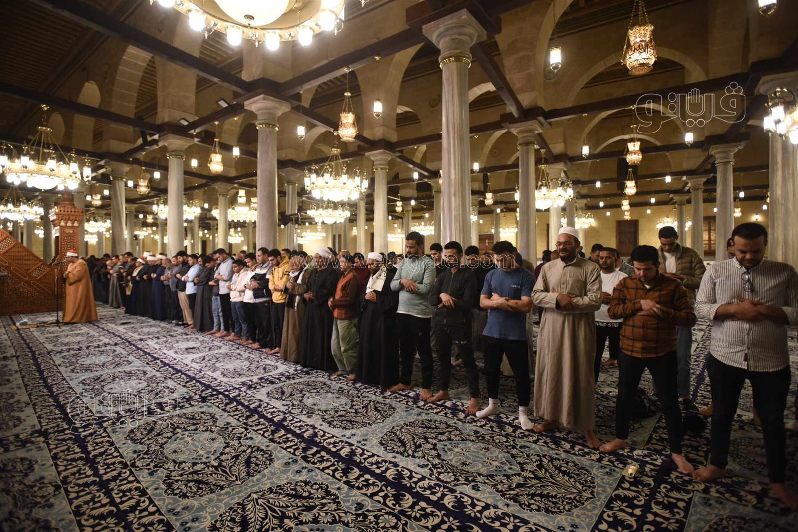  أجواء روحانية خاصة في صلاة التهجد بمسجد سيدنا الحسين (19)