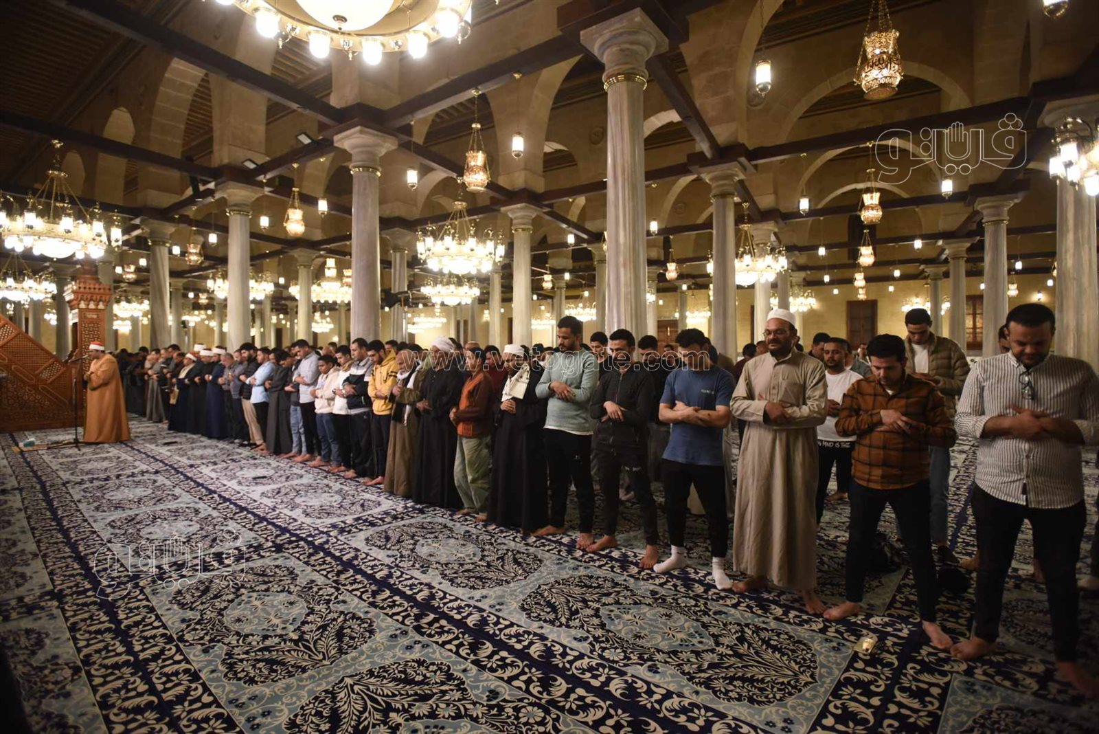  أجواء روحانية خاصة في صلاة التهجد بمسجد سيدنا الحسين (1)