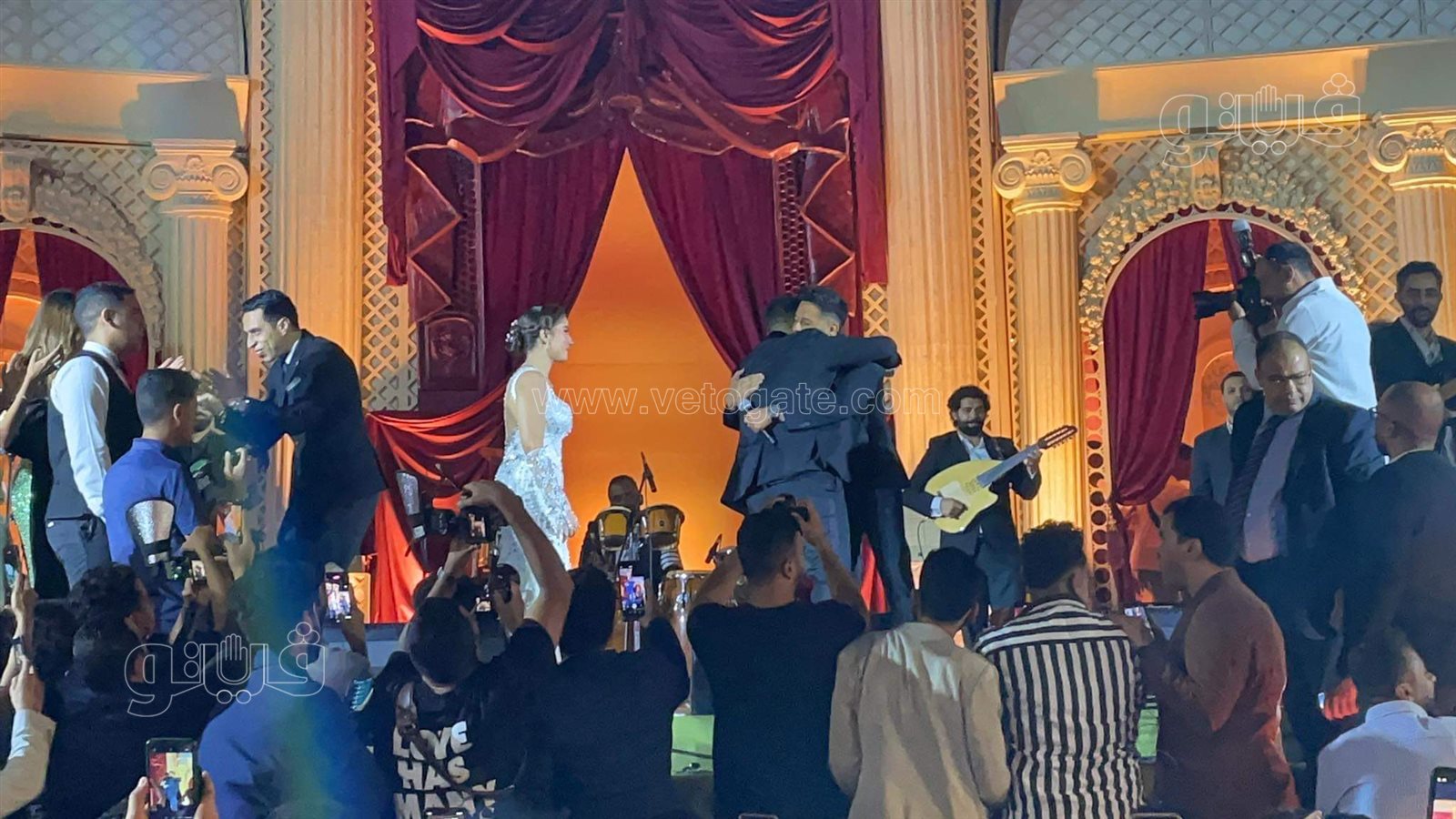 حماقي يتألق في حفل زفاف نجل محمد فؤاد ويؤكد مبسوط أني بحييه (4)