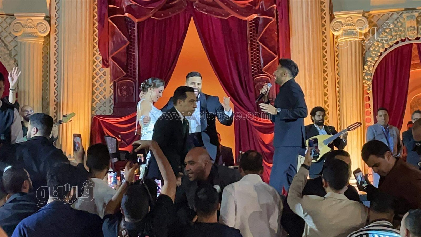 حماقي يتألق في حفل زفاف نجل محمد فؤاد ويؤكد مبسوط أني بحييه (10)