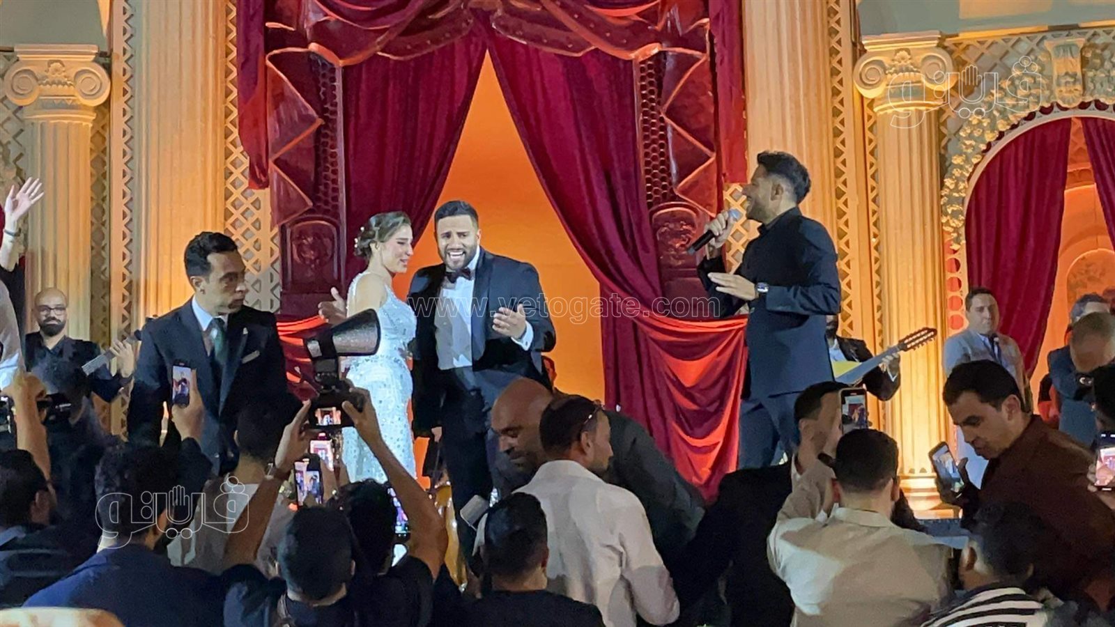 حماقي يتألق في حفل زفاف نجل محمد فؤاد ويؤكد مبسوط أني بحييه (11)