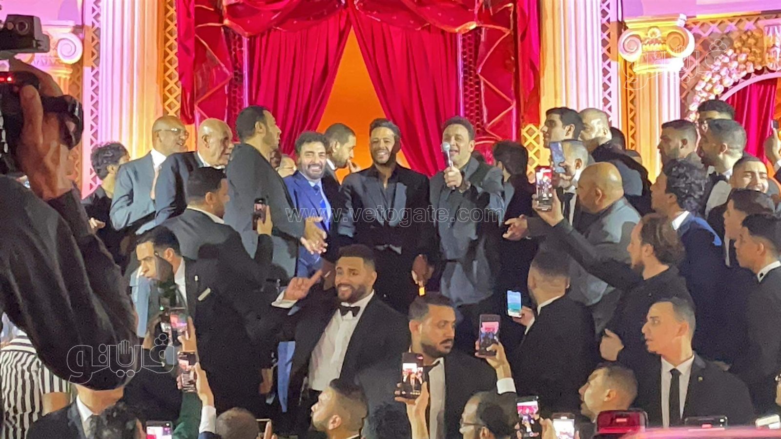 حميد الشاعري يشعل حفل زفاف نجل محمد فؤاد ومصطفى قمر يرد بـالسود عيونه (2)