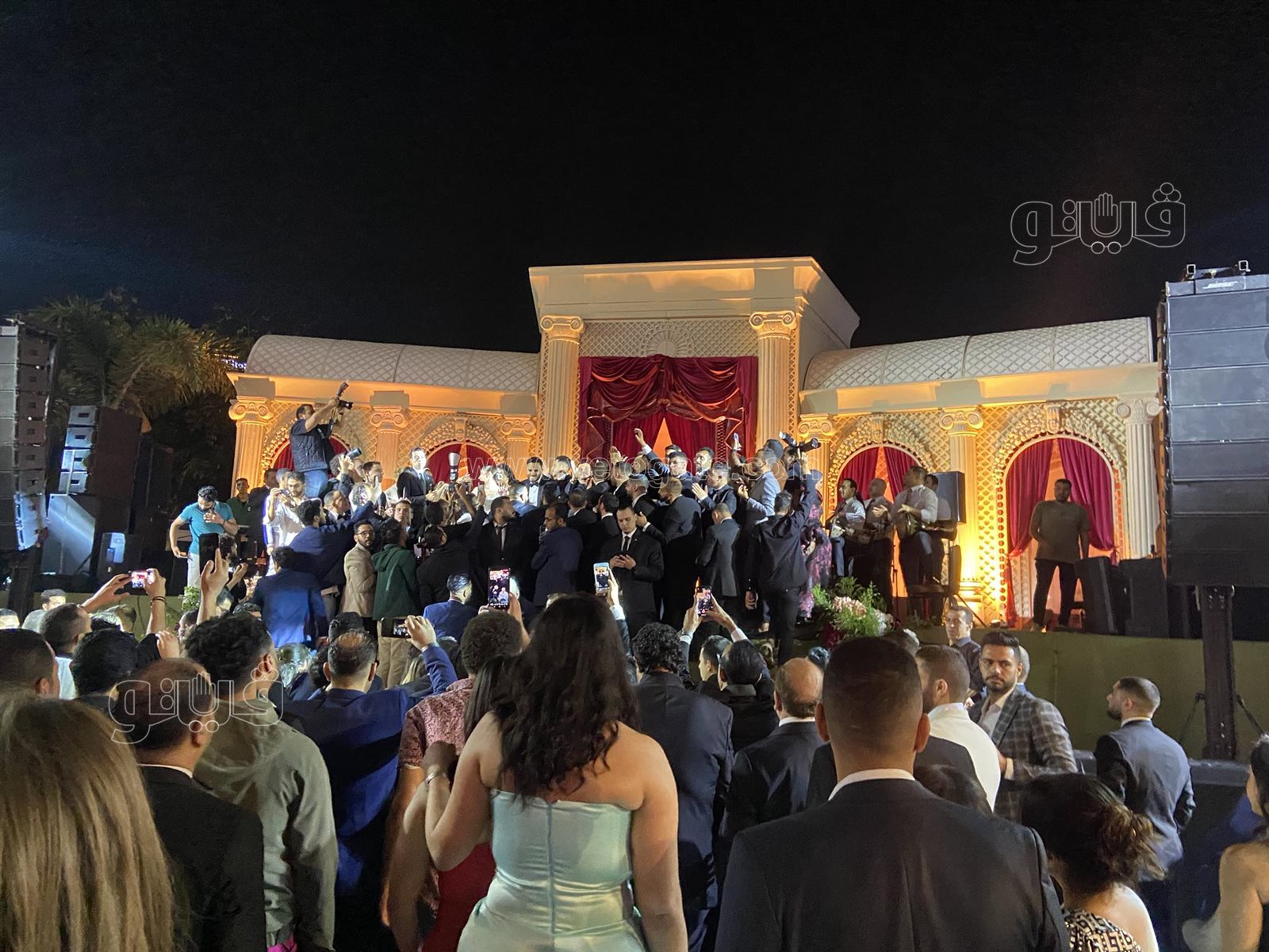 حكيم يشعل حفل نجل محمد فؤاد بـالسلام عليكم وإيهاب توفيق يشاركه الرقص (1)