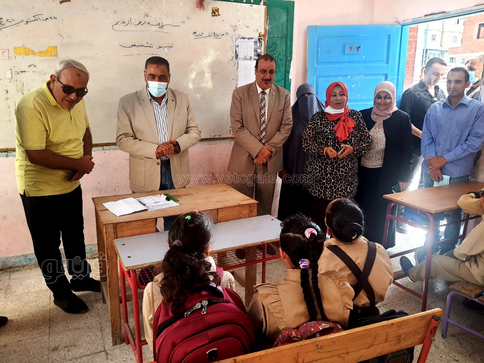 محافظ مطروح يتفقد انتظام العمل بالمدارس (3)