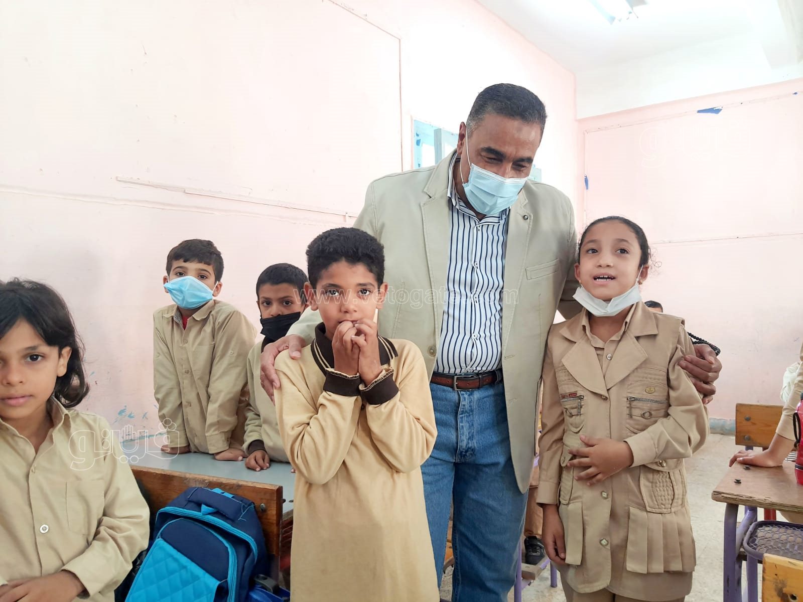 محافظ مطروح يتفقد انتظام العمل بالمدارس (5)